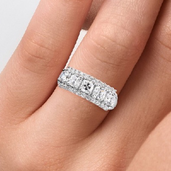 SWAROVSKI Zirconia Ring - Picture 3 of 6